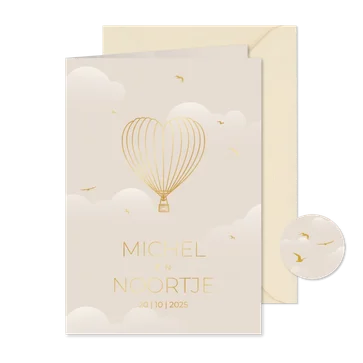 Originele beige trouwkaart met gouden luchtballon hart